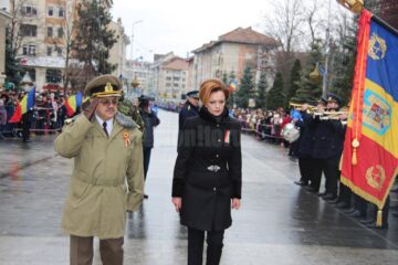 Mii de persoane au sărbătorit Ziua Națională a României în centrul Sucevei