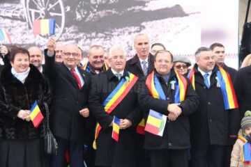 Mii de persoane au sărbătorit Ziua Națională a României în centrul Sucevei