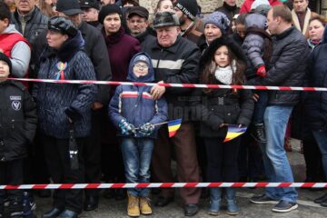 Mii de persoane au sărbătorit Ziua Națională a României în centrul Sucevei