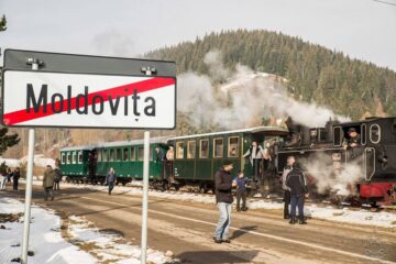 Iubitorii Mocăniței și cei implicați în conservarea căilor ferate turistice din România, la prima întâlnire în Moldovița