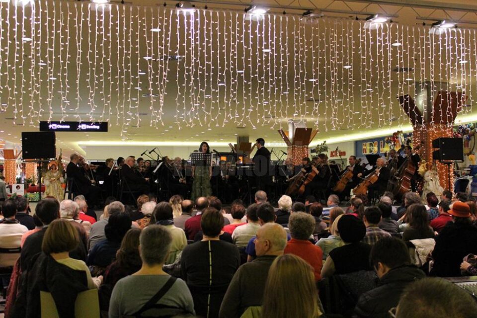 Magia sărbătorilor, trăită în ritmurile muzicii artiștilor Filarmonicii de Stat Botoșani