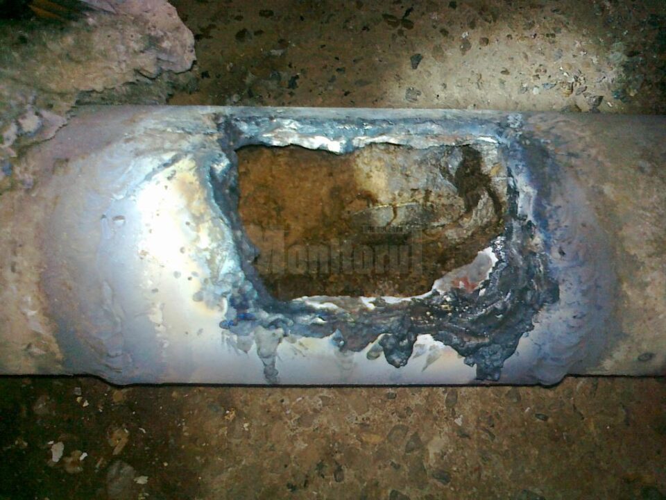 Avarie la conducta principală de termoficare a PT Cuza Vodă I, reparată în timp record Avarie la conducta principală de termoficare a PT Cuza Vodă I, reparată în timp record