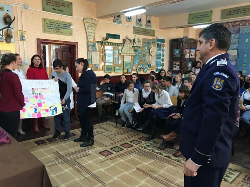 În timpul acțiunii au fost vizionate filme educative și organizate jocuri interactive cu tematică preventivă În timpul acțiunii au fost vizionate filme educative și organizate jocuri interactive cu tematică preventivă