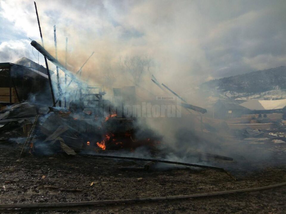 Un incendiu a distrus clădirea unui gater din satul Plutonița