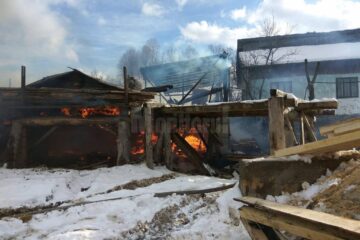 Un incendiu a distrus clădirea unui gater din satul Plutonița