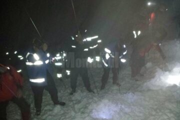 Operațiunile de căutare ale celor prinși de avalanșă au fost extrem de dificile