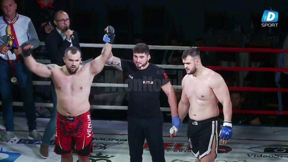 Alex Hrișcă s-a impus în main-eventul pe reguli de MMA al galei Urban Legend Constanța Alex Hrișcă s-a impus în main-eventul pe reguli de MMA al galei Urban Legend Constanța