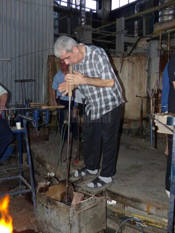 Formă și culoare în arta prelucrării sticlăriei manuale la Stil Glass Suceava