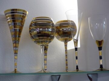 Pahare fasonate și decorate manual cu aur și platină