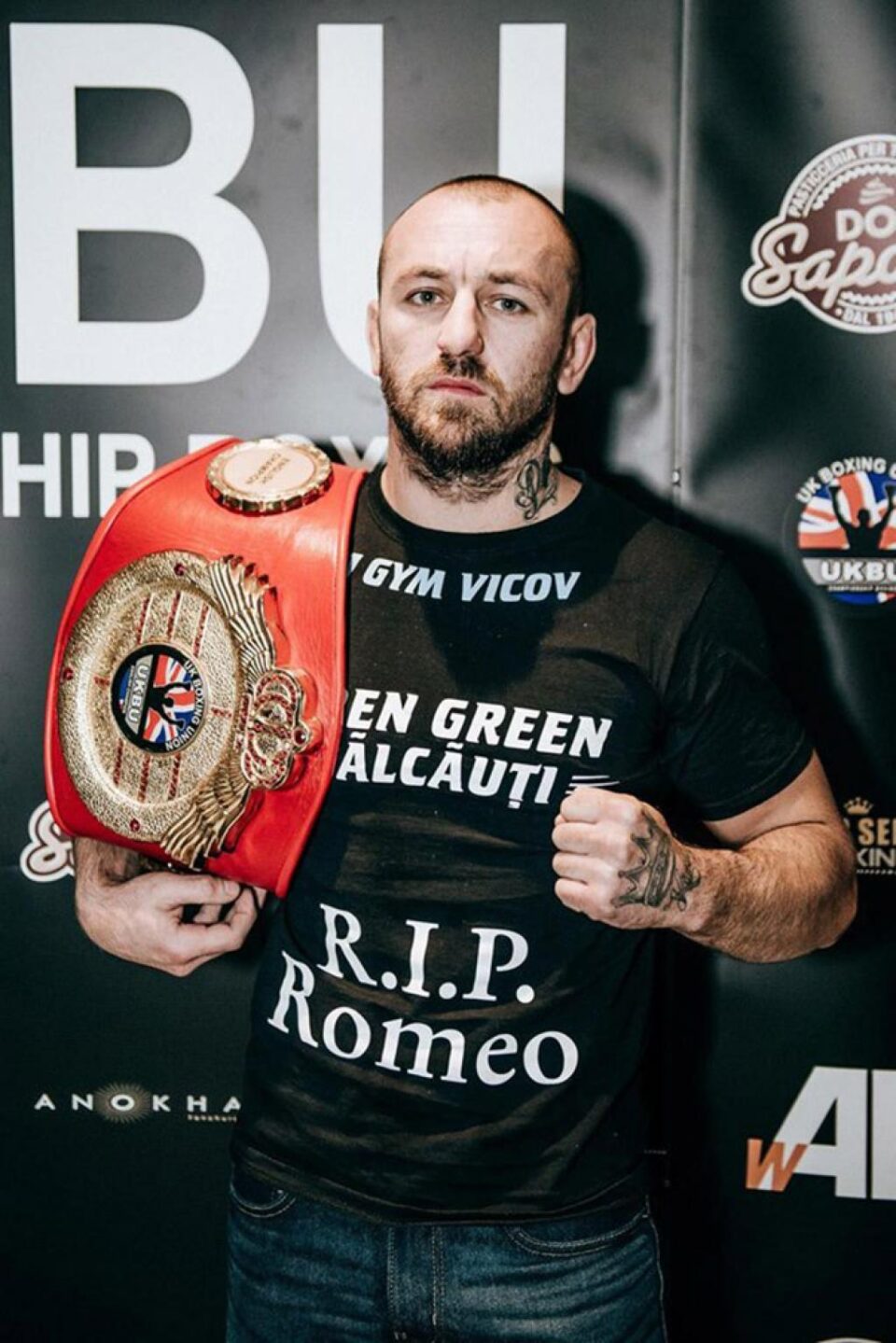 Ionel Rayko Levițchi a câștigat centura de campion al Angliei la categoria super mijlocie Ionel Rayko Levițchi a câștigat centura de campion al Angliei la categoria super mijlocie