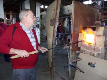Formă și culoare în arta prelucrării sticlăriei manuale la Stil Glass Suceava