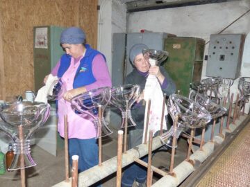 Formă și culoare în arta prelucrării sticlăriei manuale la Stil Glass Suceava