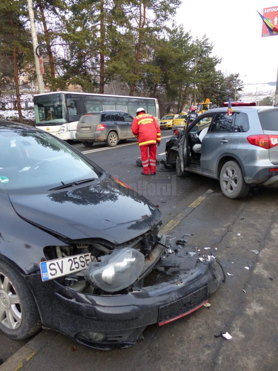 Accident cu două autoturisme implicate, miercuri dimineață, pe Calea Unirii