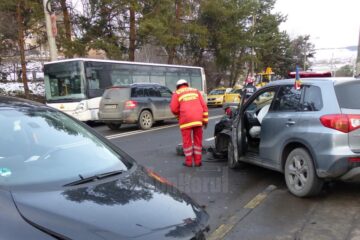 Accident cu două autoturisme implicate, miercuri dimineață, pe Calea Unirii