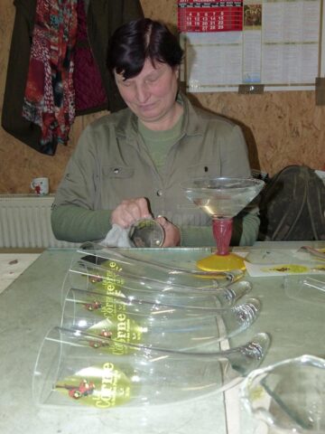 Formă și culoare în arta prelucrării sticlăriei manuale la Stil Glass Suceava