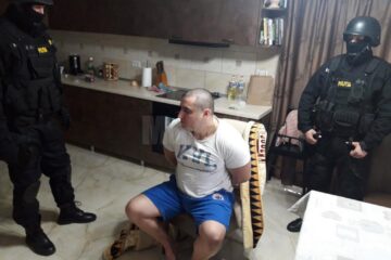 Imagini de la perchezițiile din casa lui Alexandru Huțuleac, la puțin timp după atacul asupra polițistului