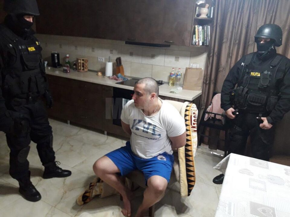 Imagini de la perchezițiile din casa lui Alexandru Huțuleac, la puțin timp după atacul asupra polițistului Imagini de la perchezițiile din casa lui Alexandru Huțuleac, la puțin timp după atacul asupra polițistului