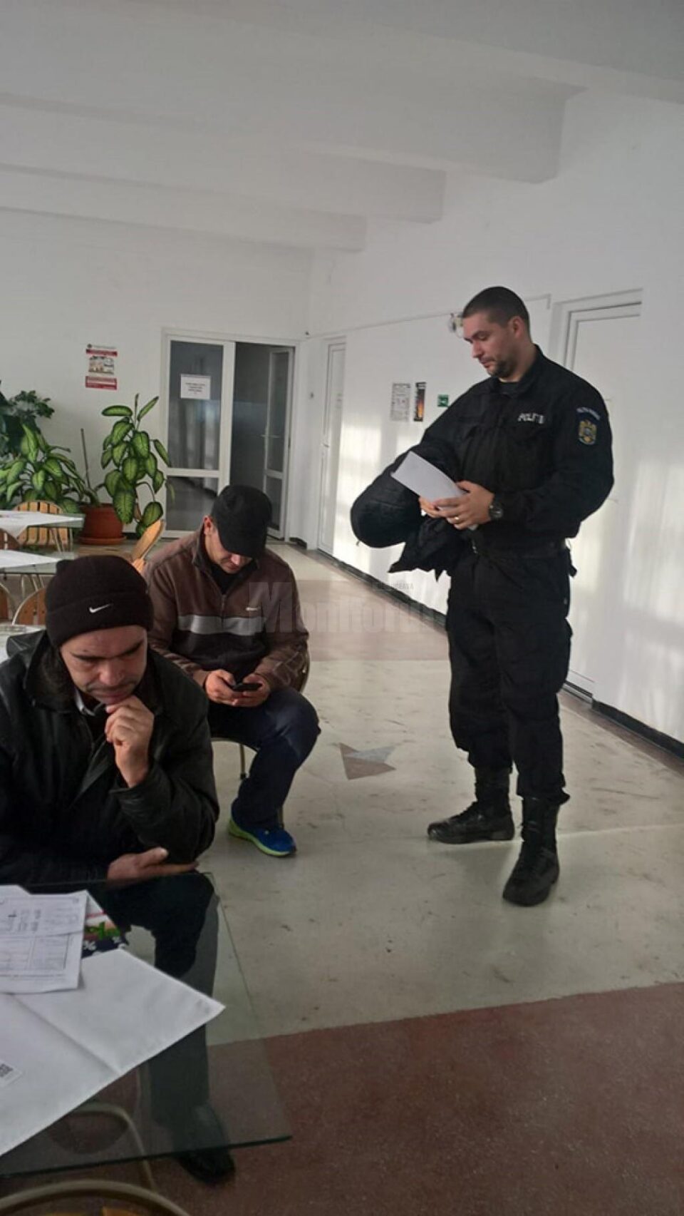 Polițiști, pompieri și jandarmi din toată țara au donat ieri sânge pentru colegul lor sucevean, grav rănit în misiune