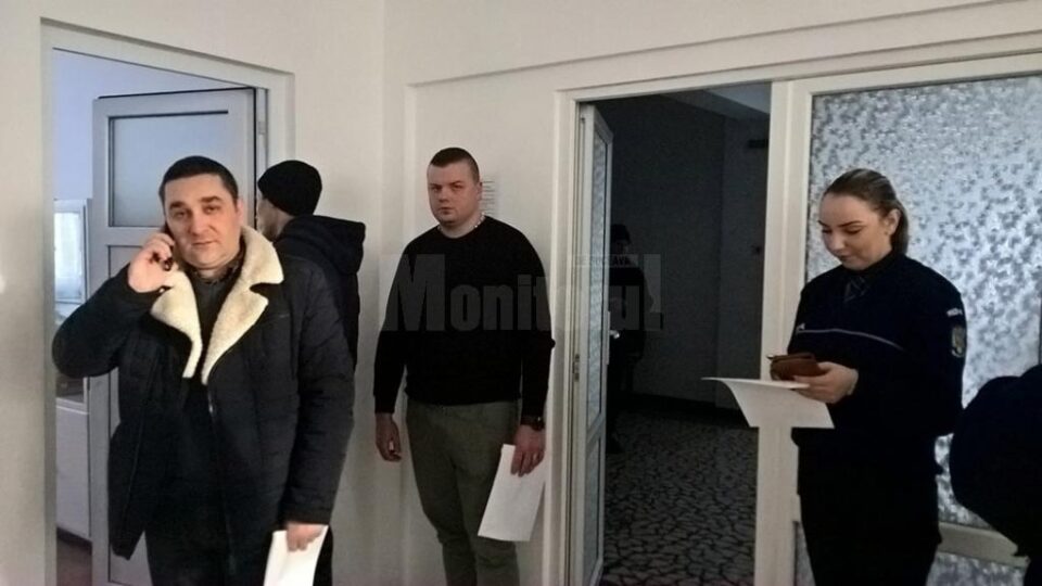 Polițiștii suceveni așteaptă să doneze sânge pentru colegul lor, grav rănit