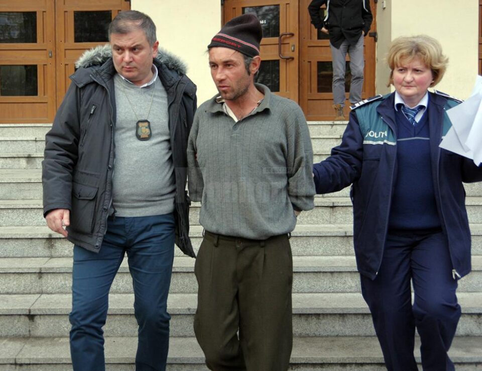 Petrea Dumitriu, acuzat de violență în familie raportată la infracțiunea de omor, a primit mandat de arest preventiv pentru 30 de zile Petrea Dumitriu, acuzat de violență în familie raportată la infracțiunea de omor, a primit mandat de arest preventiv pentru 30 de zile