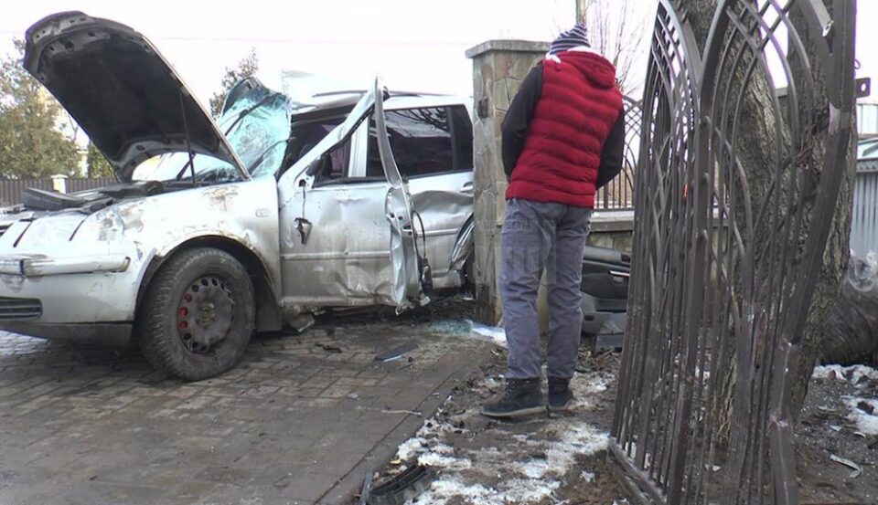 O mamă și copilul ei de 2 ani, implicați într-un accident rutier