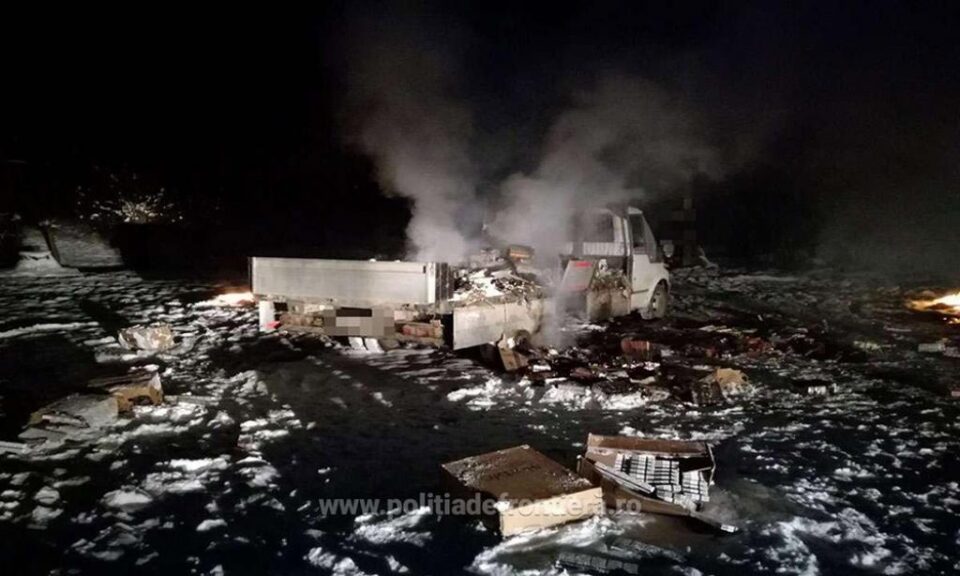 Țigări de contrabandă și o autoutilitară, incendiate la Frătăuții Noi
