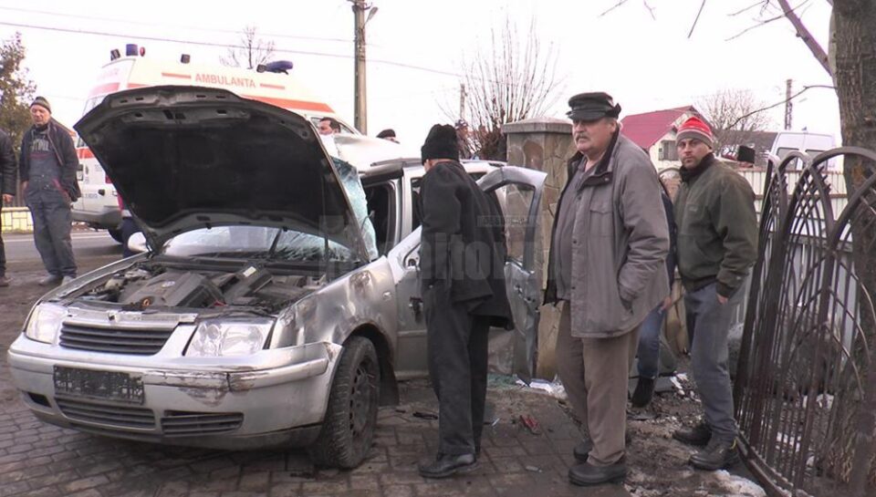 O mamă și copilul ei de 2 ani, implicați într-un accident rutier