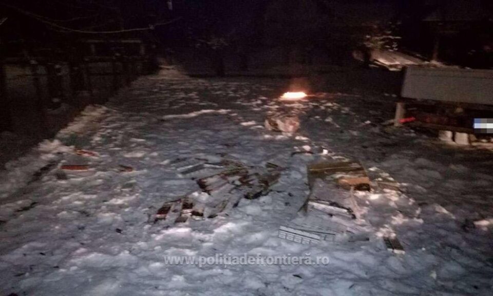 Țigări de contrabandă și o autoutilitară, incendiate la Frătăuții Noi