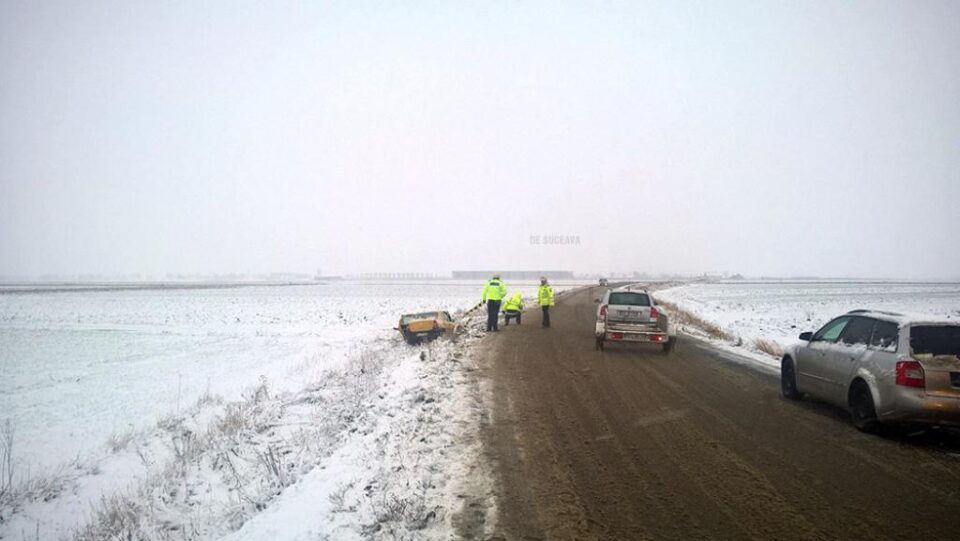 Un bărbat mort, altul rănit grav, după o depășire imprudentă, pe un carosabil cu strat de zăpadă