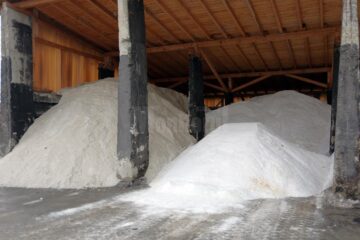 Stocul de material antiderapant pregătit pentru primele luni de iarnă