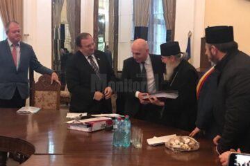 Arhiepiscopul Sucevei și Rădăuților a semnat contractul pentru reabilitarea cazinoului din Vatra Dornei