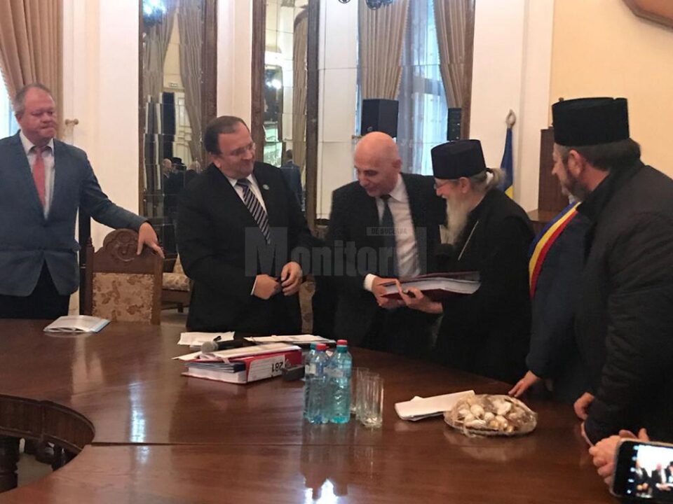 Arhiepiscopul Sucevei și Rădăuților a semnat contractul pentru reabilitarea cazinoului din Vatra Dornei