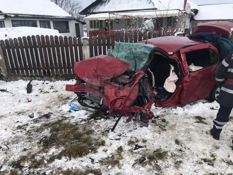 Tatăl și fiul morți, mama în stare gravă la spital, după ce un șofer a făcut o depășire pe linie continuă