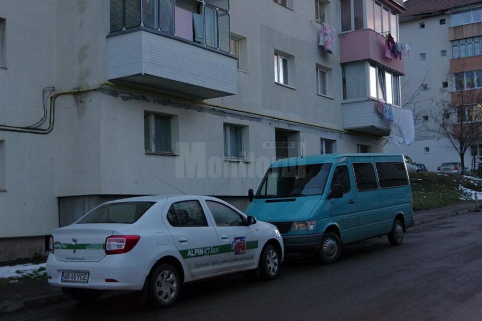 Parcarea mașinilor de firmă printre blocuri este interzisă în municipiul Suceava