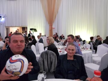 Mingea a fost adjudecată cu suma de 4.000 de lei de Vasile Florea, patronul firmei Florconstruct.