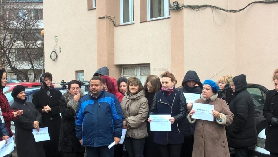 Proteste ale angajaților din mai multe instituții