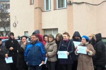 Proteste ale angajaților din mai multe instituții