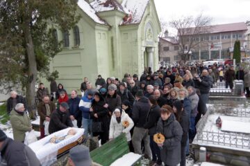 Peste 200 de oameni l-au condus pe Roman Istrati pe ultimul drum