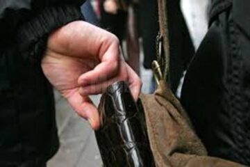 Trei furturi din buzunare, reclamate într-o singură zi, în municipiul Suceava