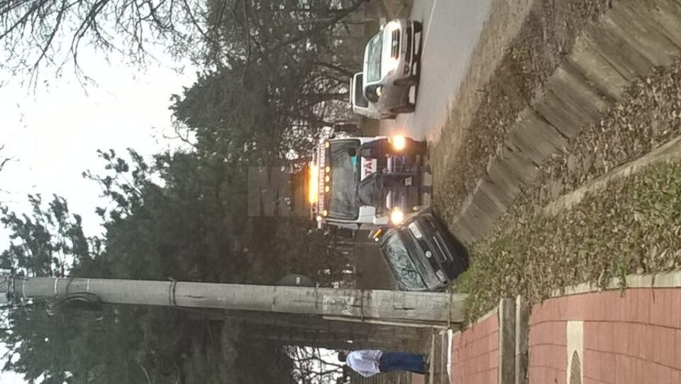 Un autoturism care circula dinspre Ipotești a fost scăpat de sub control în curbele din zona restaurantului Balada