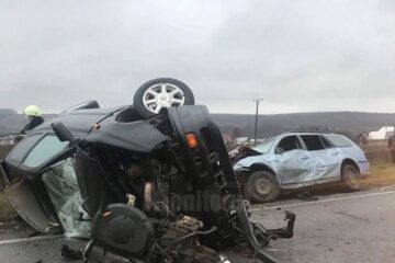 Cele două mașini implicate în accidentul deosebit de violent