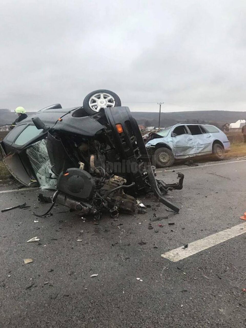 Cele două mașini implicate în accidentul deosebit de violent