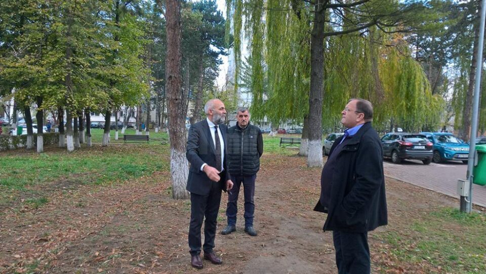 Rîmbu vrea să elibereze spațiile ocupate de DSP pentru parcare Rîmbu vrea să elibereze spațiile ocupate de DSP pentru parcare