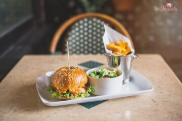 ”Daniela Chocolate”, un deliciu cu mâncăruri gustoase și deserturi alese