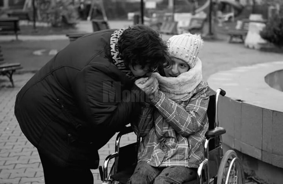Fondurile strânse în urma târgului vor ajunge la Oana - Elena Cojocari, care suferă de tetrapareză spastică