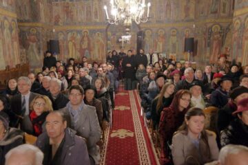 Publicul a umplut până la refuz Biserica „Sf. Dumitru"