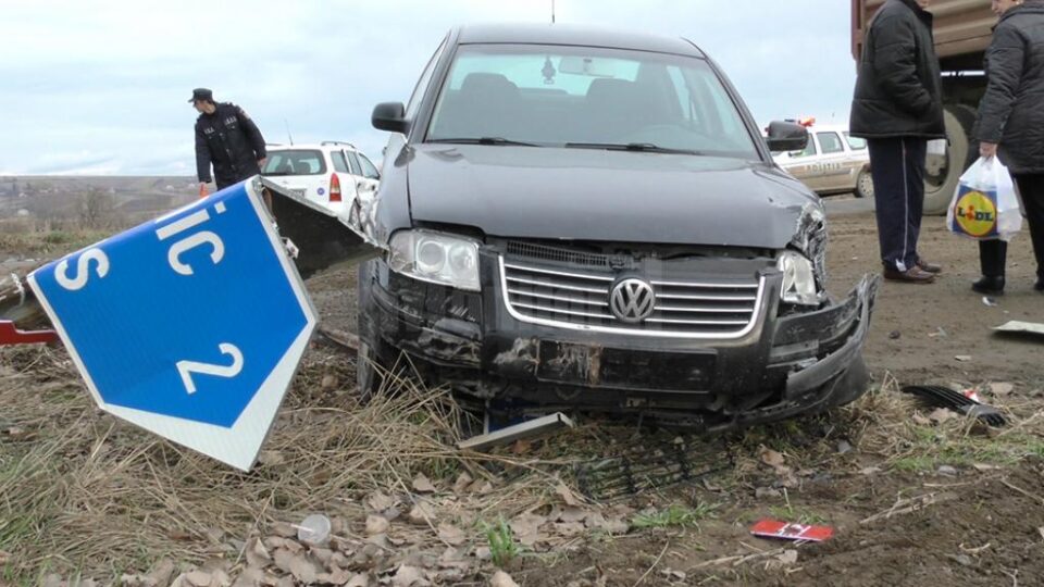 Accident rutier cu trei autoturisme implicate, pe DN 17A