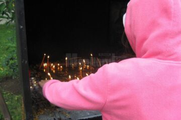 Un copil strivit de condiționări ajunge un adult care nu îndrăznește să-și trăiască propria viață