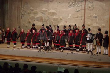 Concert de colinde cu sală plină și aplauze îndelungi, la Casa de Cultură a Sindicatelor Suceava