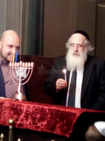 Rabinul Scheffer ofera lumina pentru Hanuka
